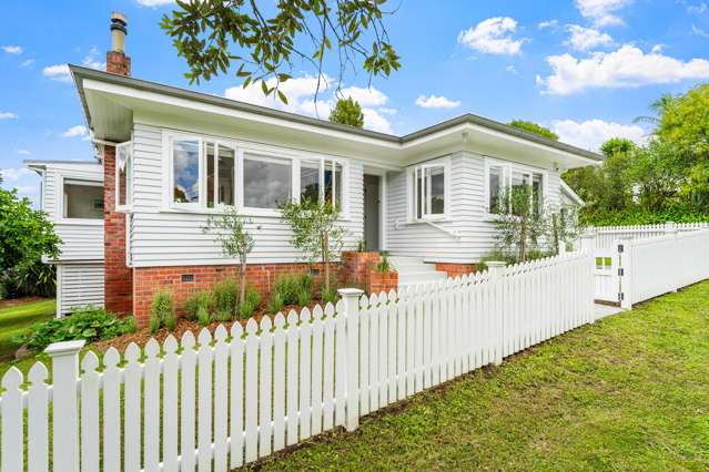 Classic Bungalow - Renovated with Heart & Soul