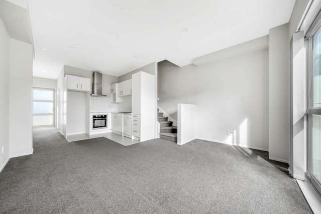 20/11 Ray Small Drive Papakura_1