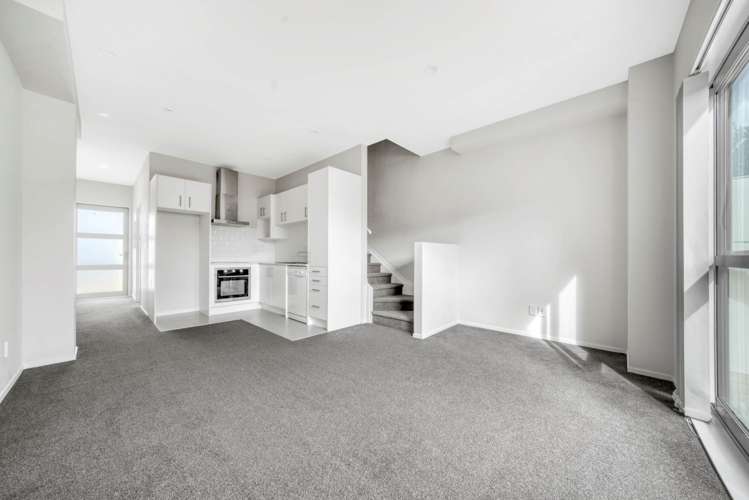 20/11 Ray Small Drive Papakura_1