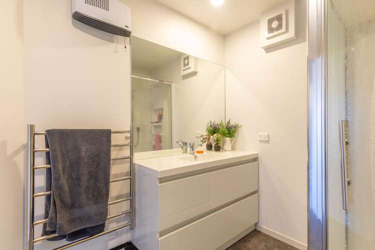 54c Wynyard Crescent Fernhill/Sunshine Bay_9