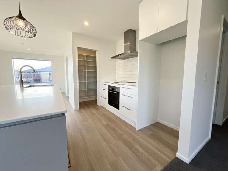 9 Accadia Drive 11103_4