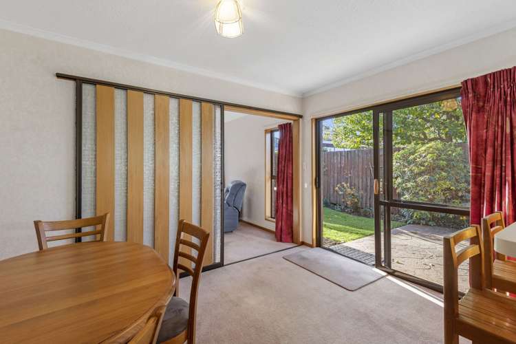 2/50 Ambleside Drive Burnside_6