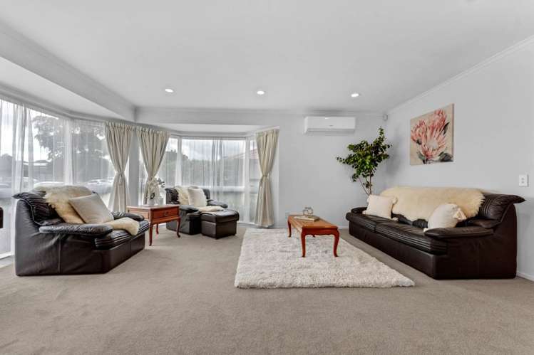 8 Headcorn Place Botany Downs_2