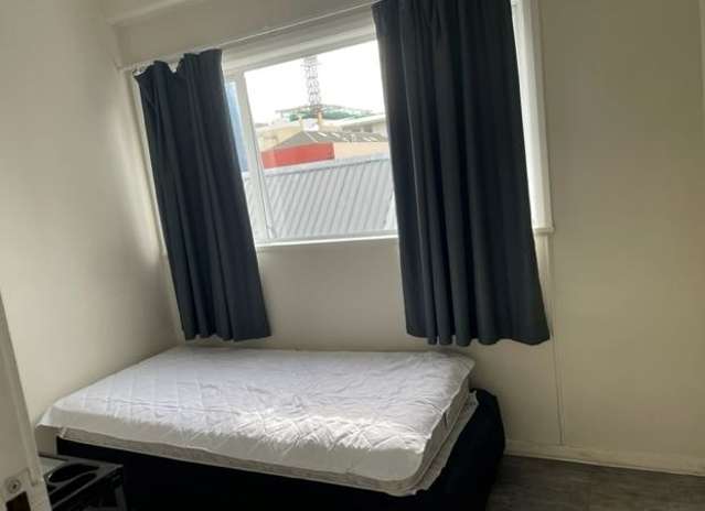 SHARED AFFORDABLE RESIDENTIAL DWELLING AT ITS BEST IN THE HEART OF WELLINGTON CBD