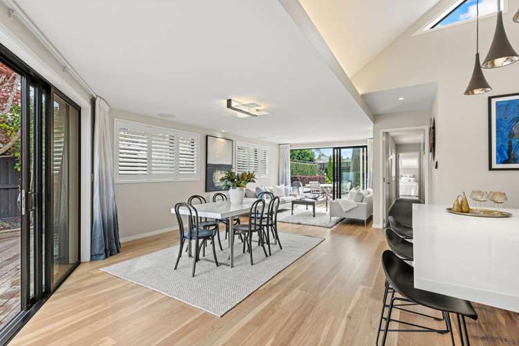 15 St Andrews Square Strowan_12