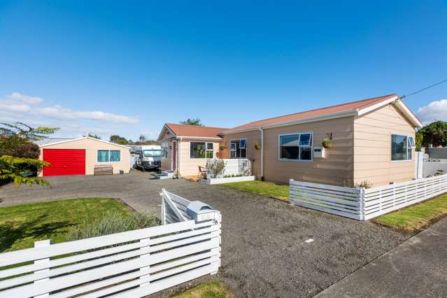 FREEHOLD & REFURBISHED