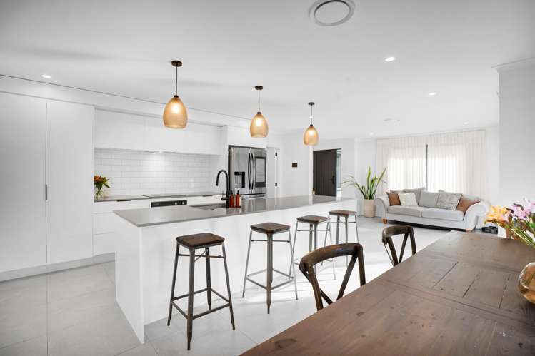 18 Rotokare Crescent Whalers Gate_13