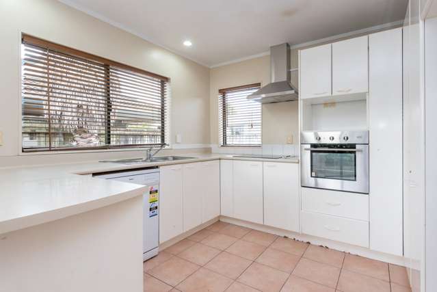 2/34 Heathridge Place Pakuranga Heights_4