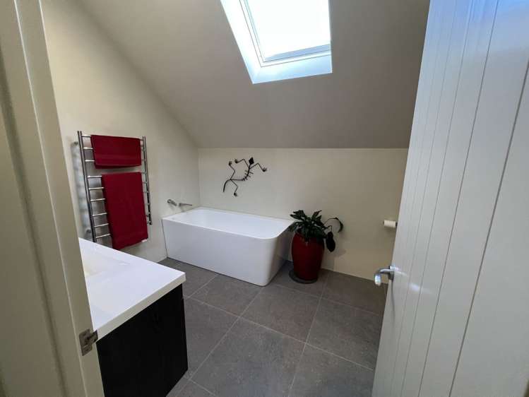 4 Monkton Close Greenhithe_11