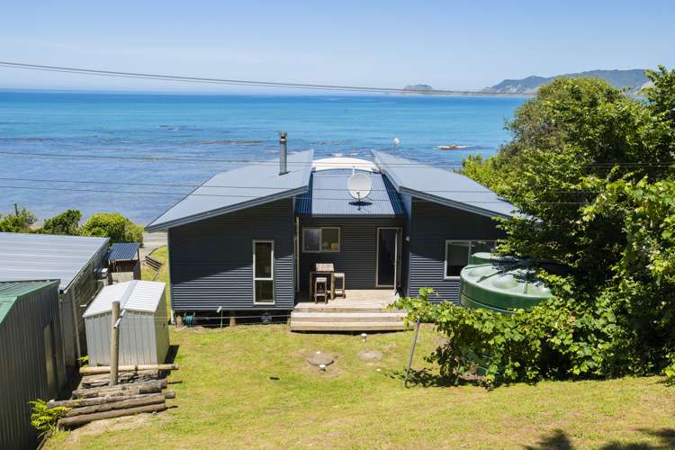 171 Beach Road Tokomaru Bay_15