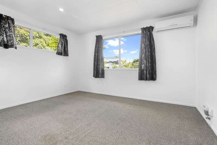 11 Castlewood Grove Blockhouse Bay_6