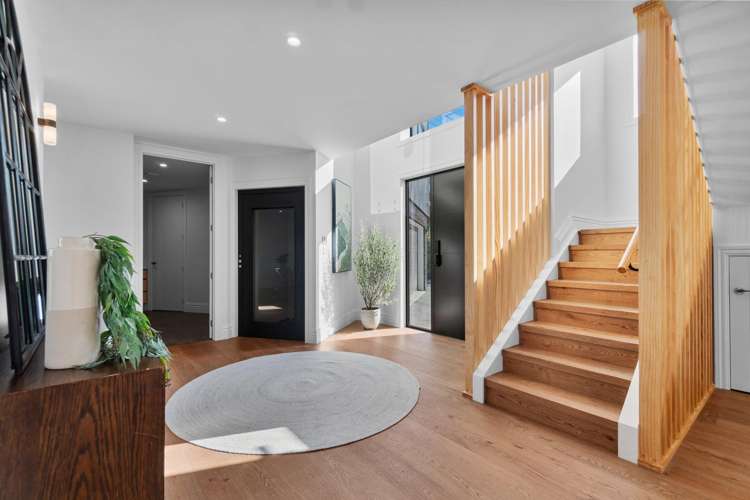 2/21 Eastcliffe Road_1