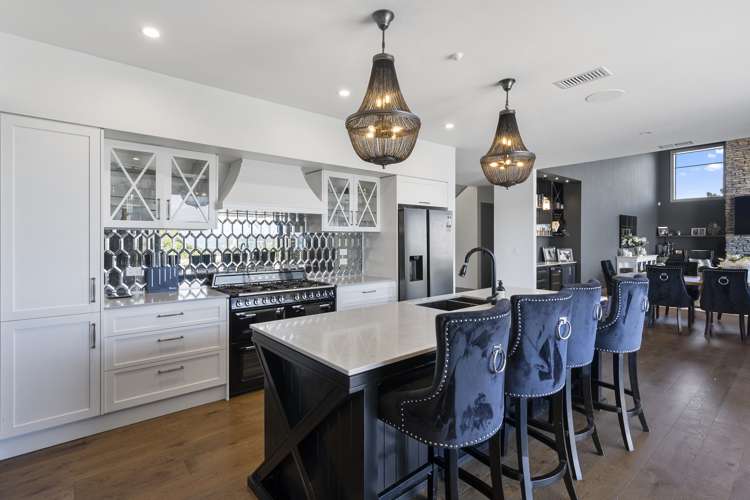 33 Waitohu Road York Bay_12