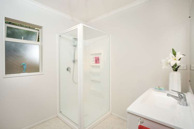 32a Forest Glen Orewa_17