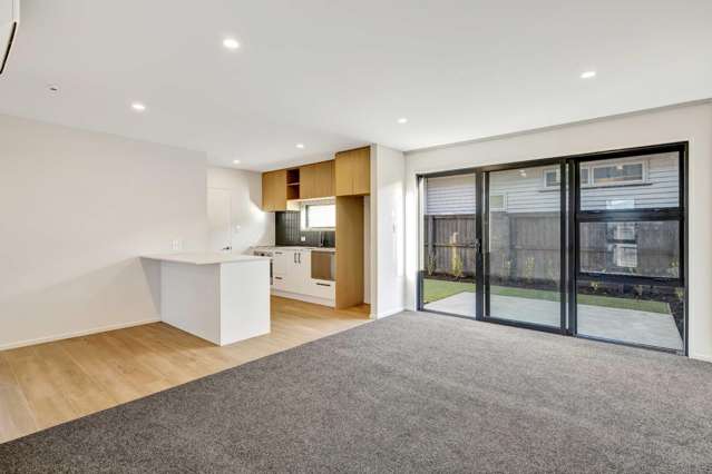 2/11 Spring Grove Street* 10222_2