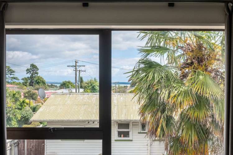 2/10 Chisnall Street Stoke_26