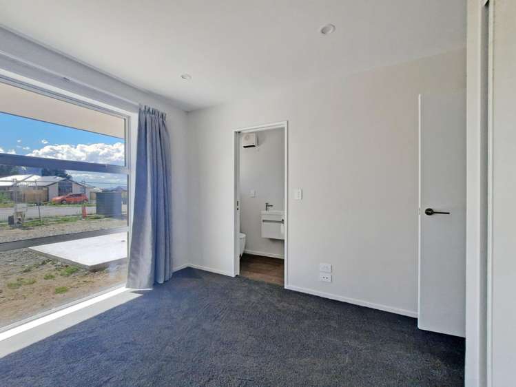 2 Monarch Drive 11103_3