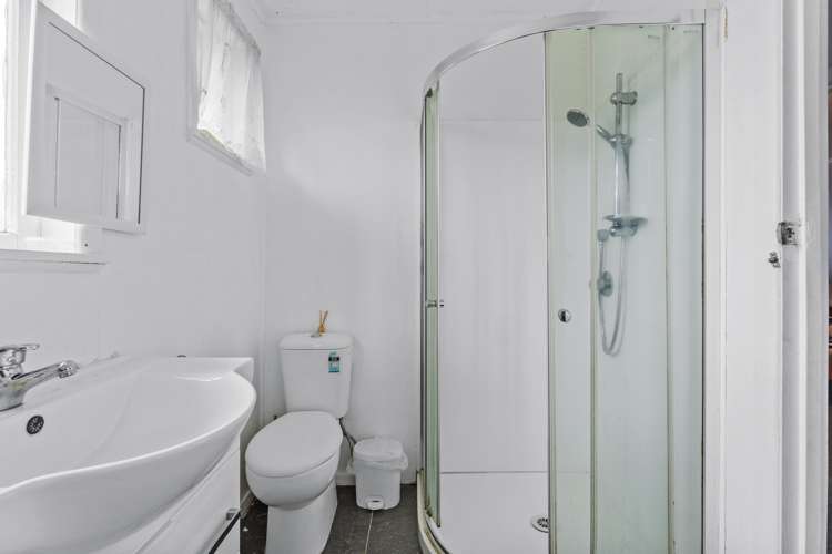 114 Clayton Avenue Otara_9