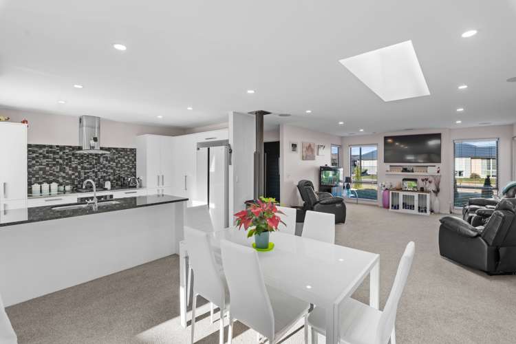 27 Faringdon Boulevard Rolleston_1