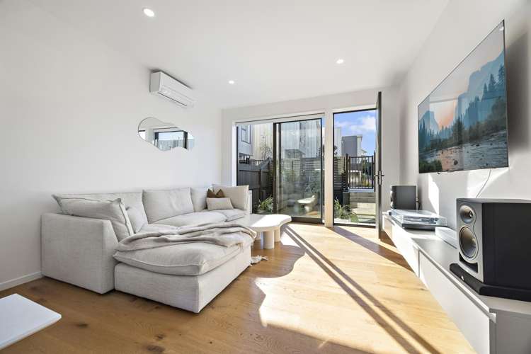 12/82 East Coast Road Milford_12