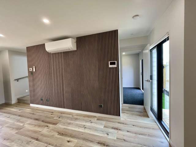 98D Royal Road 11410_2