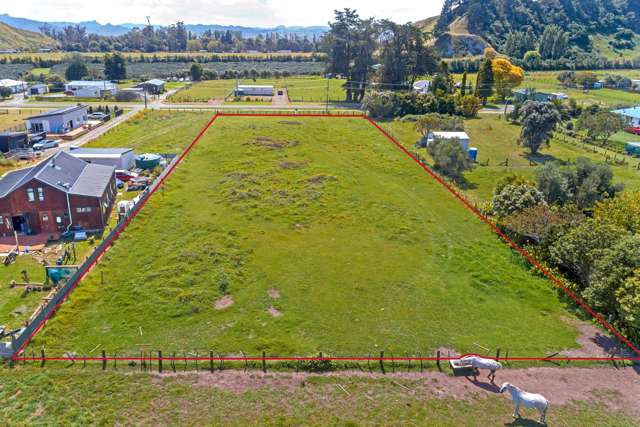 60 Banks Street Tolaga Bay_1