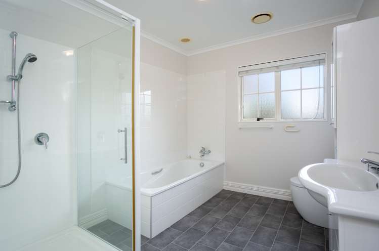 45 The Oaks Drive Leamington_15