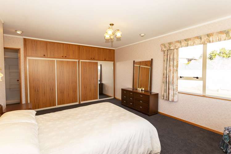 98 Pages Road Allenton_10