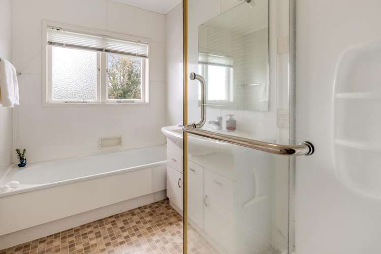 67 Beach Road Mellons Bay_20