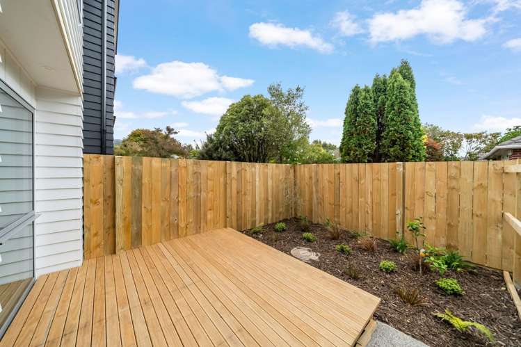 2/10 Marion Street Silverstream_11