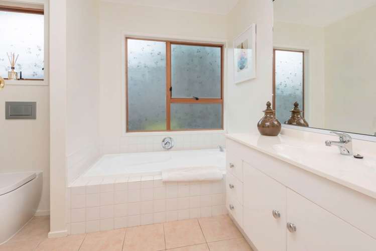 25 Mcmillan Place Mellons Bay_8