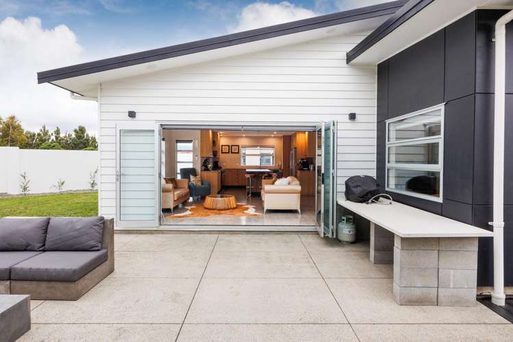 2 Chestnut Close Kelvin Grove_34