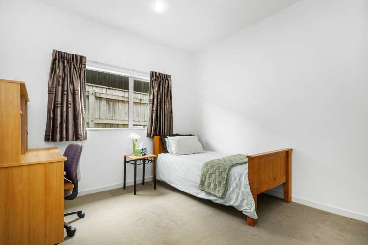 15 Paparoa Crescent Aotea_13