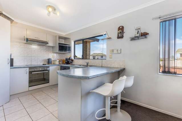 70 Robert Ross Place Clendon Park_4