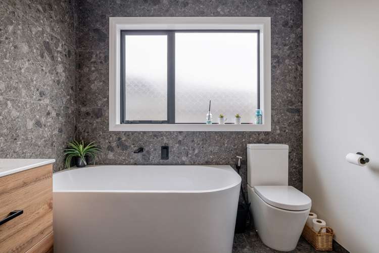 77 Freedom Drive Kelvin Grove_32