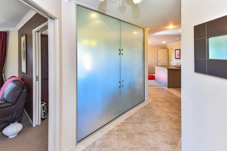 11 Castlehill Court Wattle Downs_1