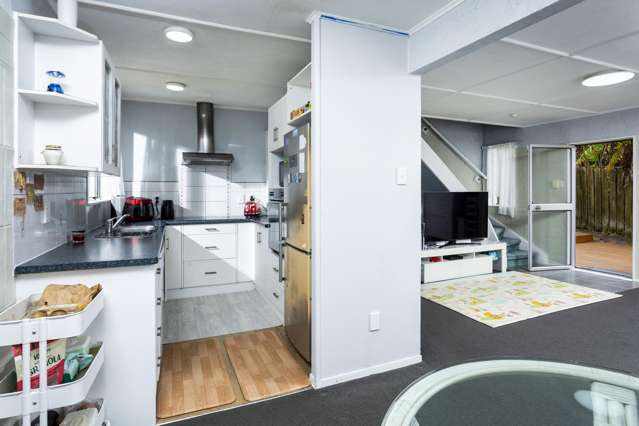 8 Athena Drive Totara Vale_4