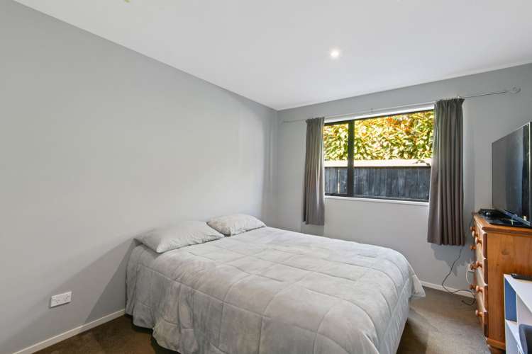 8 Tatahi Street Parklands_15