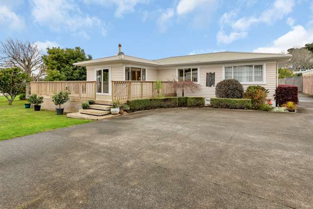 Lovely Maunu family home and consented sleepout