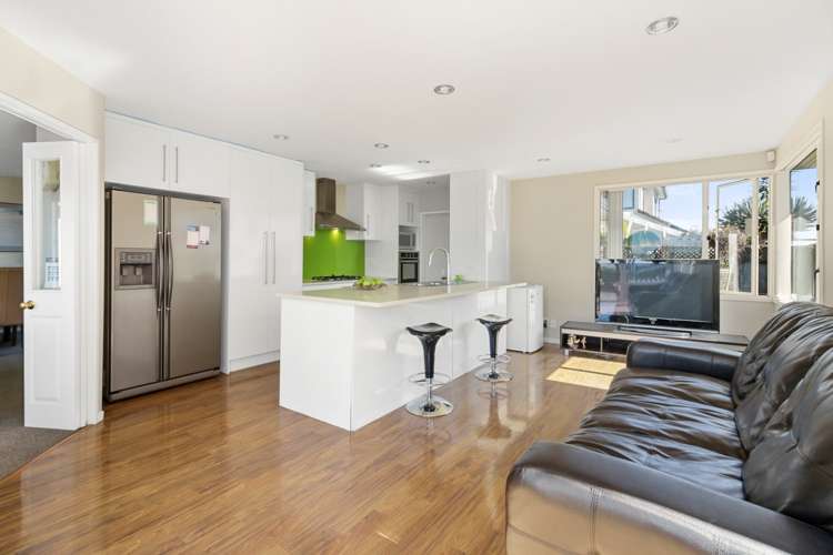 6 Beach Road Mellons Bay_8