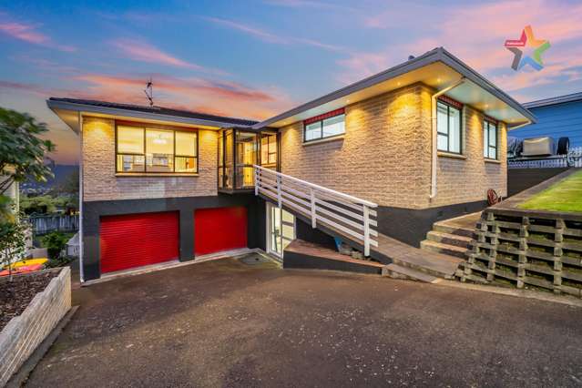 CLASSIC FAMILY HOME + EXTRAS + VIEWS!