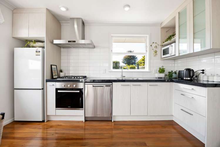 749B River Road Chartwell_7