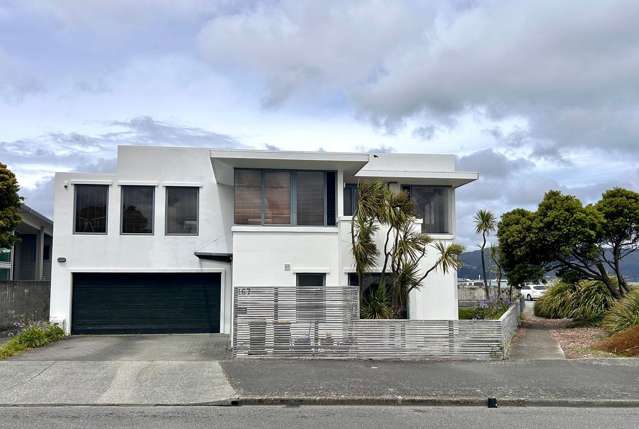 Warm - Bright - Modern by the Beach