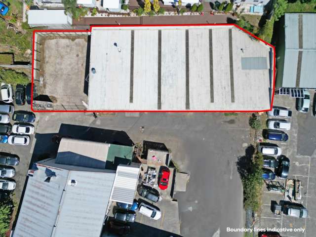 WAREHOUSE WITH FENCED YARD