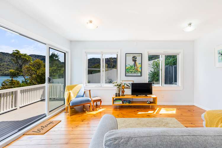 18 Foster Avenue Huia_8