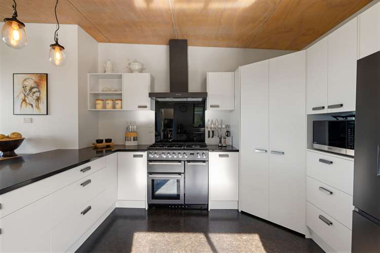 6 Tiwarawara Lane Pirongia_14
