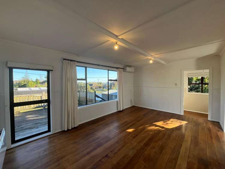 22 Mahoe Street Ōtaki Beach_13