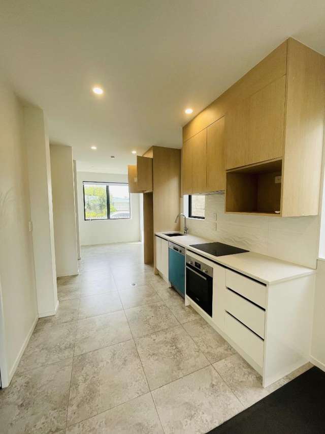 5/1 Sylvan Crescent Te Atatu South_1
