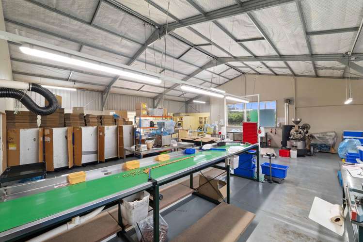 764 Courtenay Road Charing Cross_32