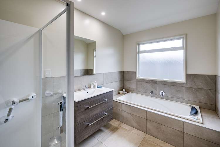 19 Kapiti Drive Poraiti_13